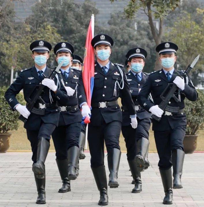 开云体育-阿贾克斯发布备战花絮，今夜状态回暖，欧超杯任务艰巨，资深球员宣示担当