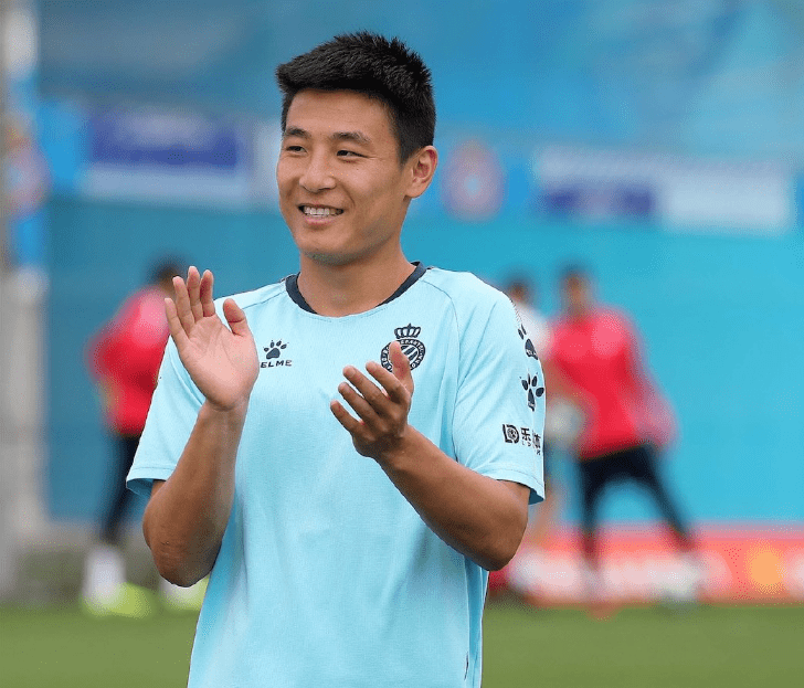 开云体育官方入口-新疆广汇内部会议纪要流出：今夜临场应变，西甲使命明确，轮换策略成焦点